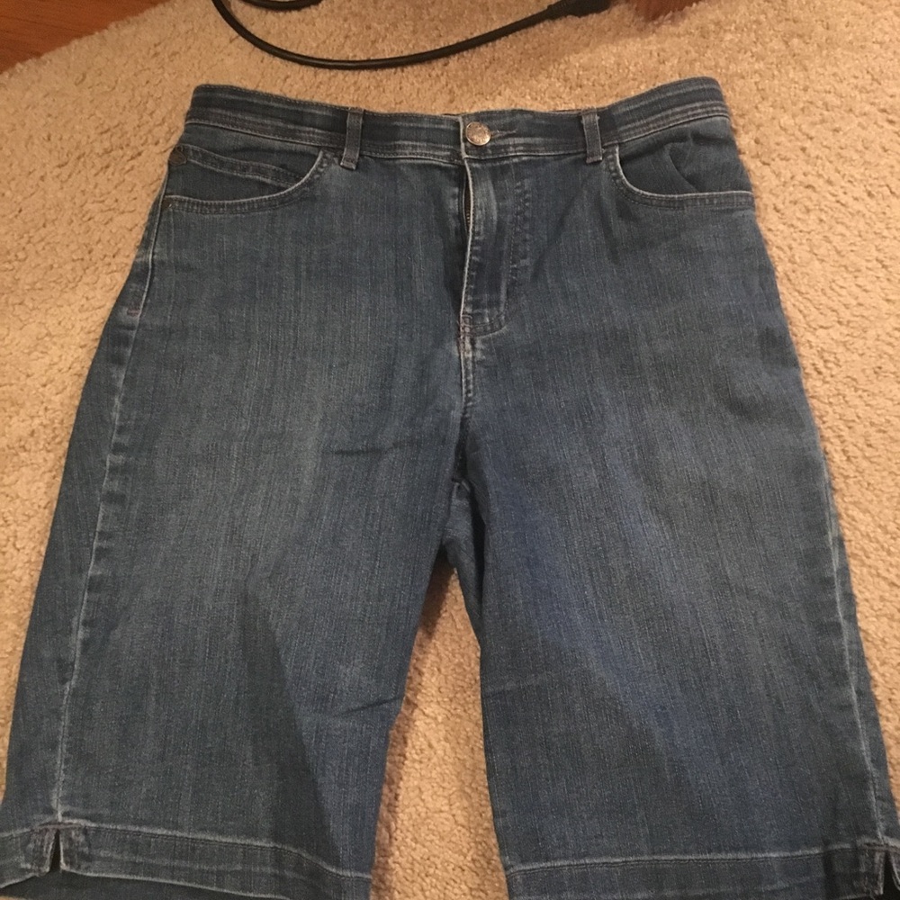 Gloria Vanderbilt Bermuda jean shorts